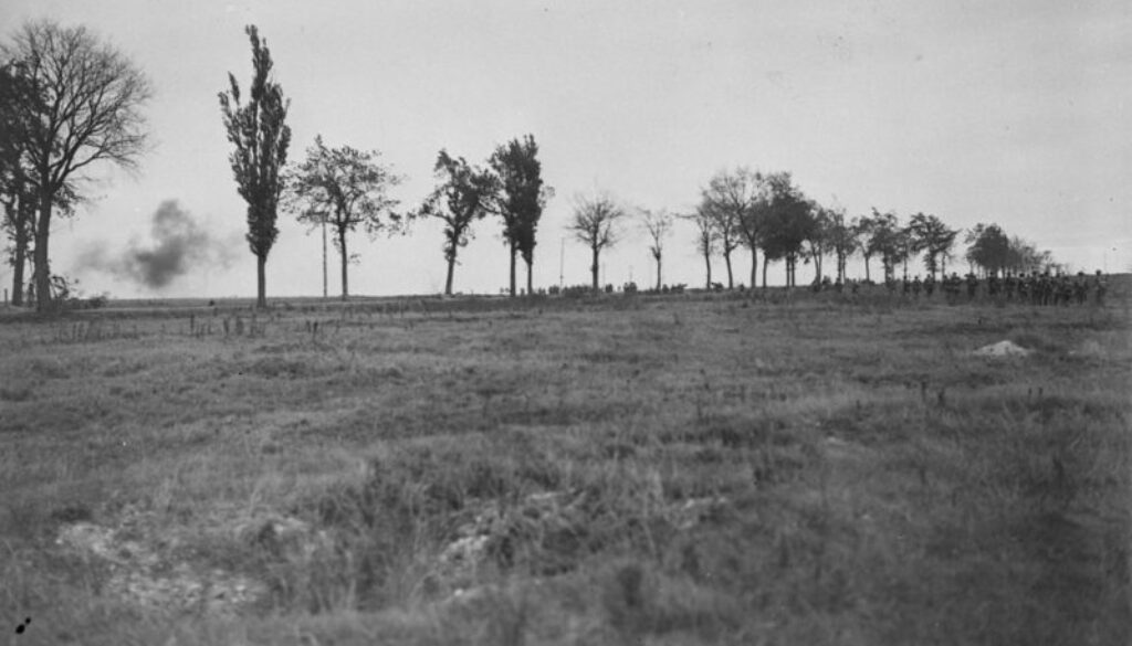 101_Canadians advancing on the Arras front. Advance East of Arras. September, 1918 2